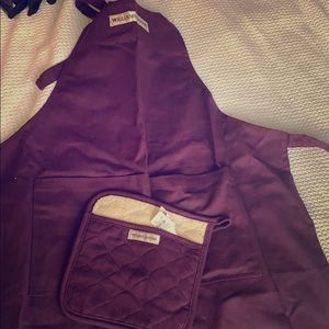 Brand new William Sonoma apron and pot holder